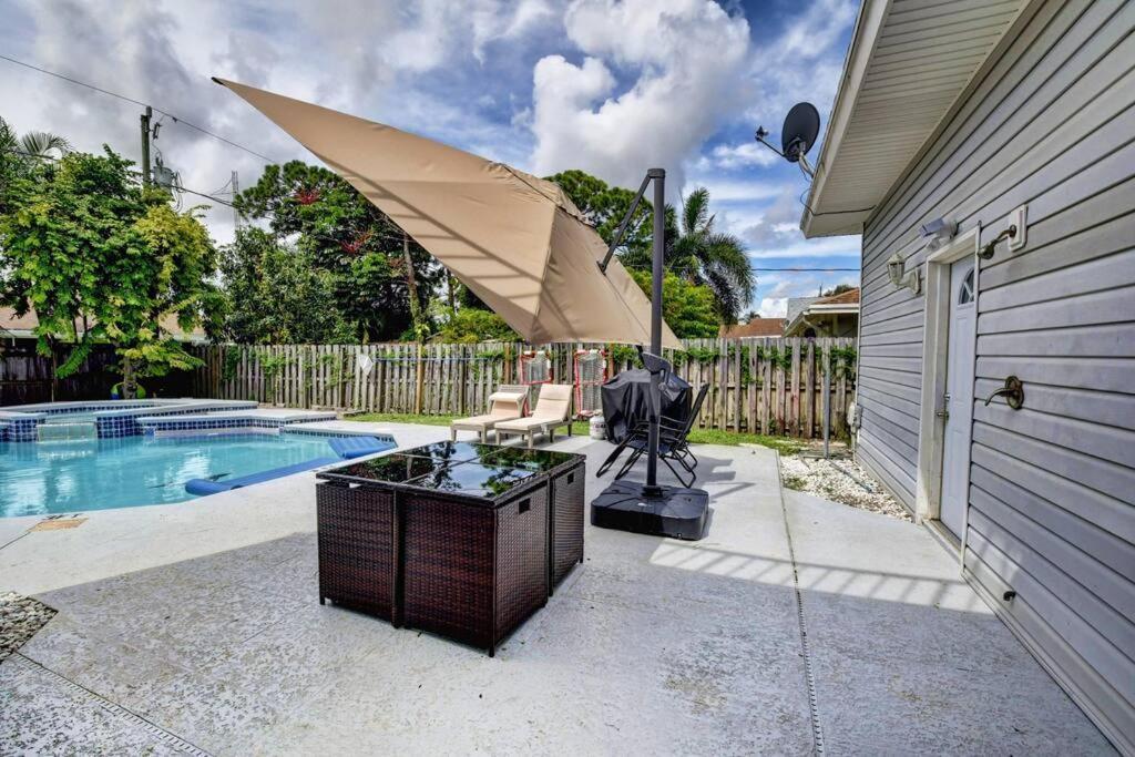 5 Bedroom Mansion With Pool And Non-Heated Jacuzzi Games In Boynton Beach Eksteriør bilde